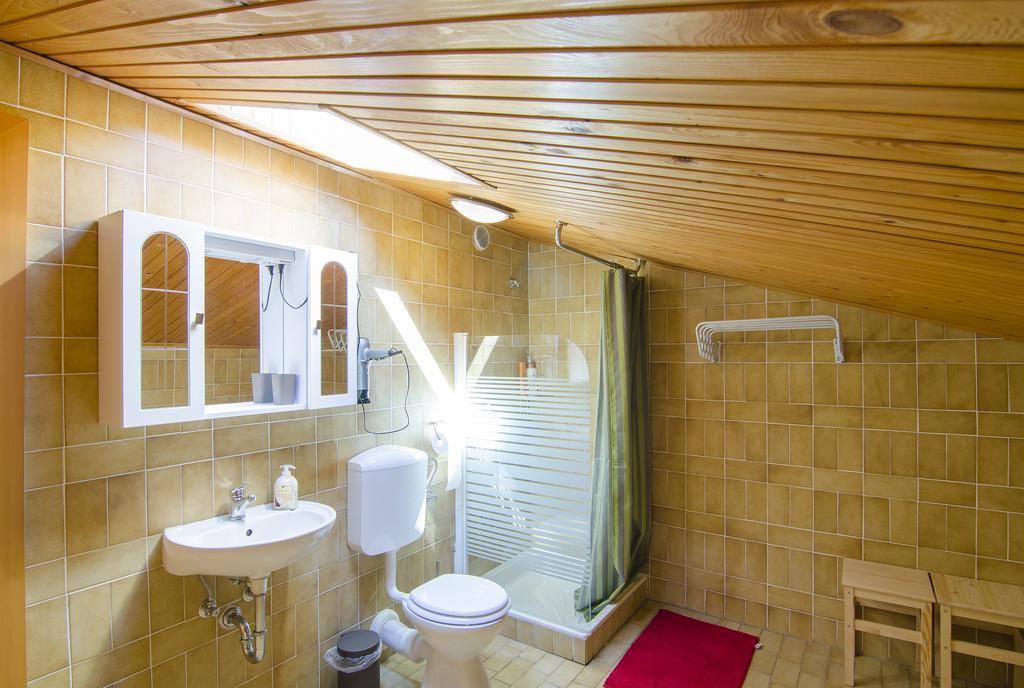 Aura Guesthouse Ljubljana Exteriör bild