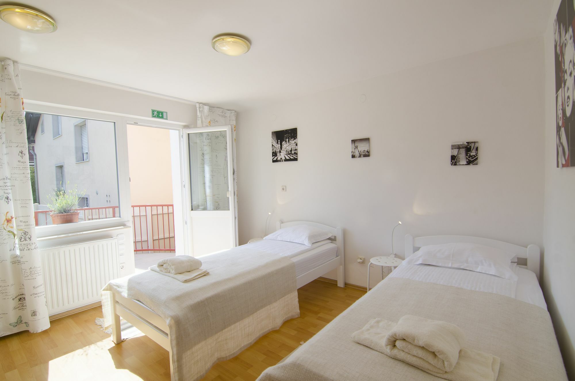 Aura Guesthouse Ljubljana Exteriör bild