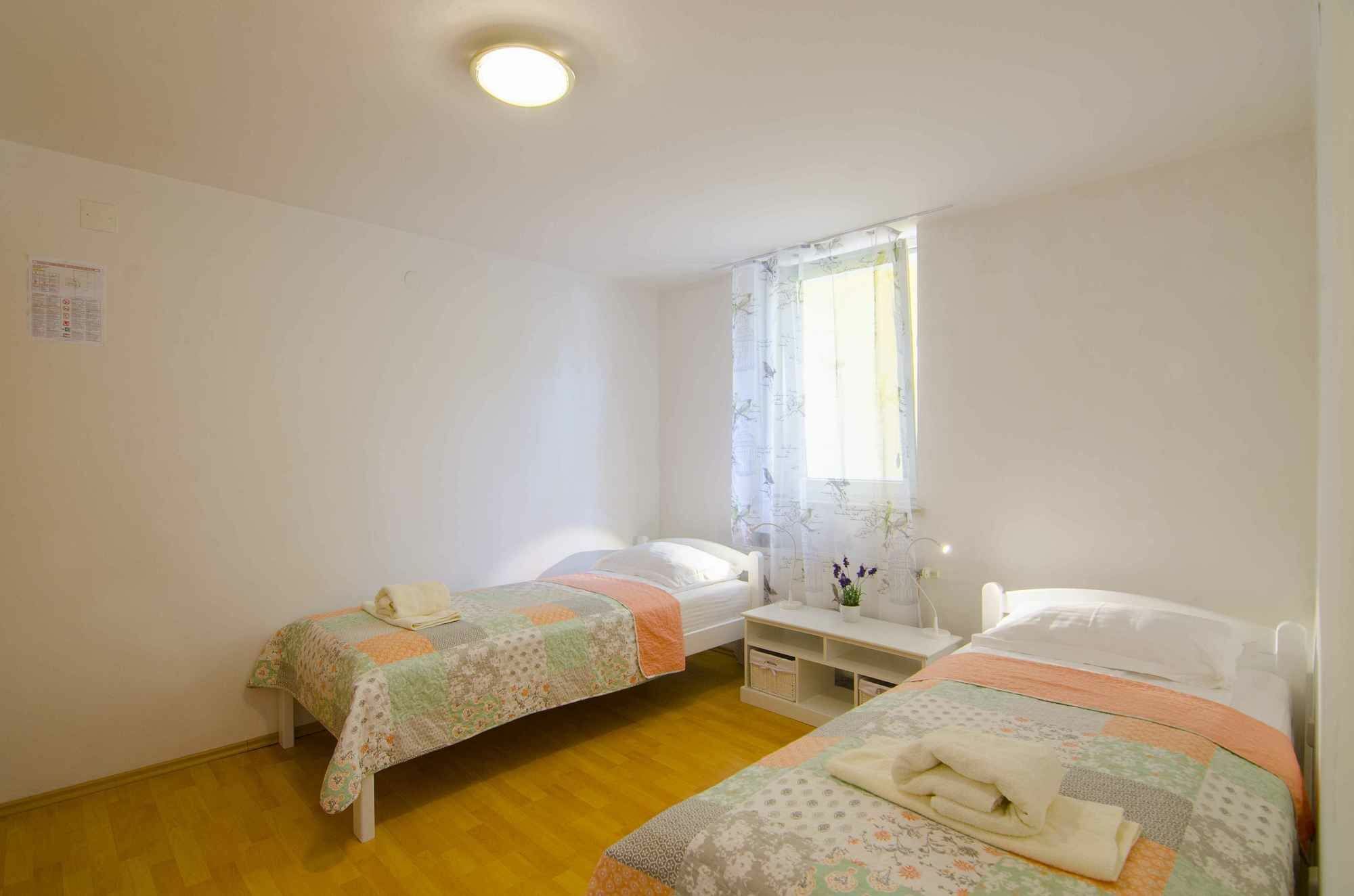 Aura Guesthouse Ljubljana Exteriör bild